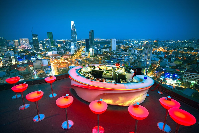 Chill Sky Bar - cafe rooftop quận 1 với sự chất lừ và ấn tượng