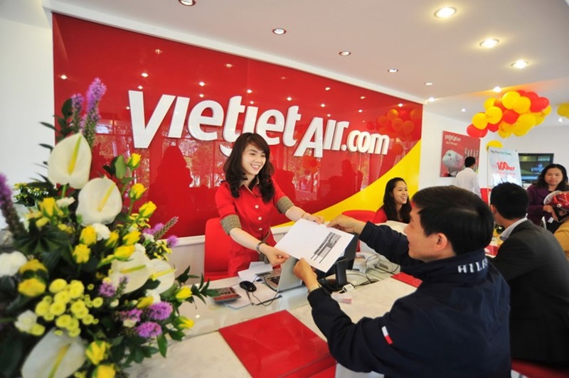 Kiểm tra vé máy bay Vietjet tại phòng vé/ đại lý