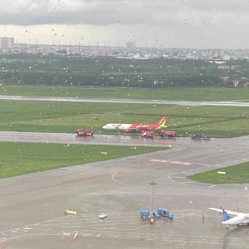 Tuy nhiên, sân bay Tân Sơn Nhất vẫn đủ điều kiện để hạ cánh