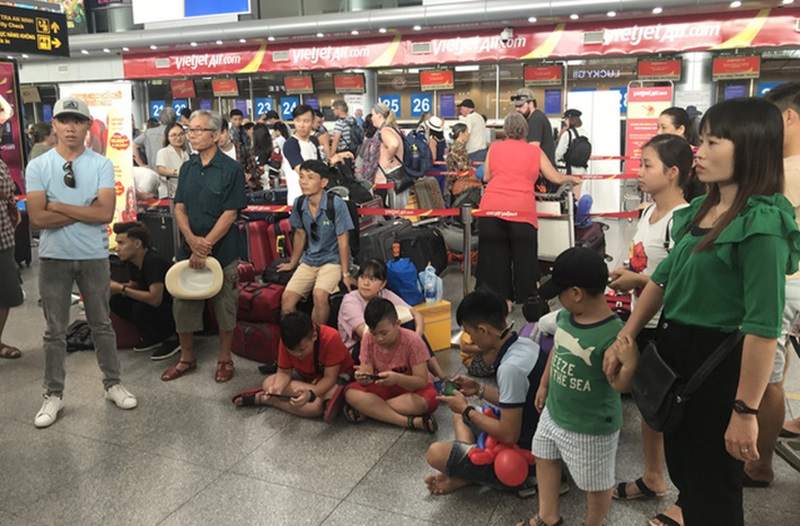 Nhiều hành khách tại sân bay Đà Nẵng bức xúc vì chuyến bay liên tục hoãn