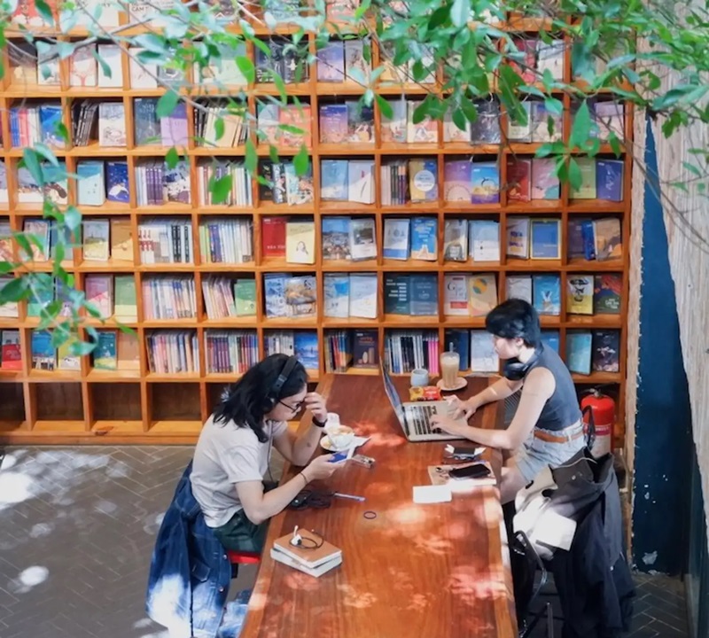 Nhã Nam Books N’ Coffee - Quán cafe yên tĩnh học bài Bình Thạnh