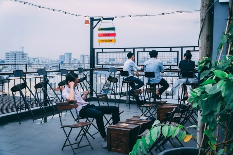 Cafe rooftop Bình Thạnh Trăng Non Rooftop