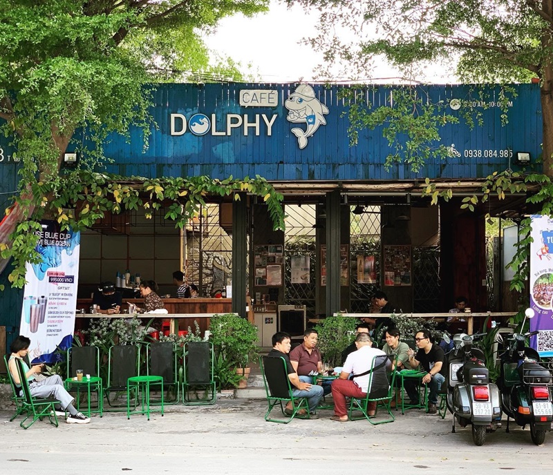 Cánh rừng thu nhỏ Dolphy Cafe