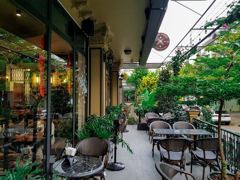 Logan Station Café – Quán cafe sân vườn đẹp ở quận 2