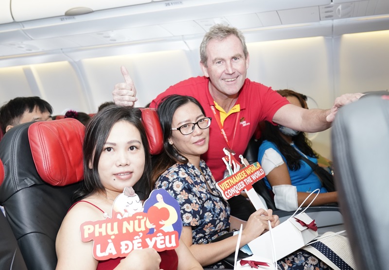 Phó Tổng giám đốc Vietjet là ông Michael Hickey