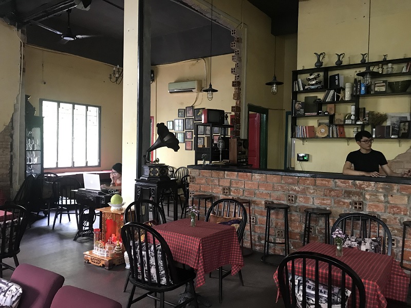 Người Sài Gòn - quán cafe quận 1 cổ điển.