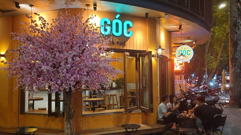 GÓC - Quán cafe quận 1 phong cách vỉa hè.