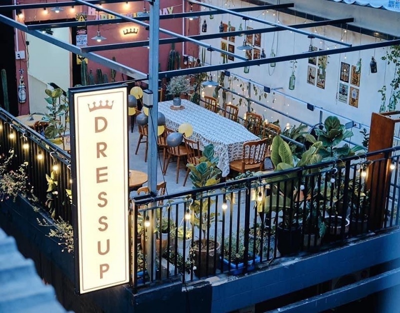 DressUp Coffee - Không gian cafe rooftop quận 10 nhỏ xinh.